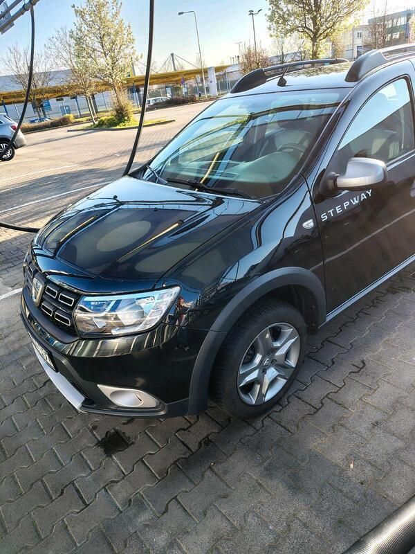 Schwarz Gebraucht 2020 Dacia Sandero Prestige Kleinwagen | 10.000 € - Bild 1/4