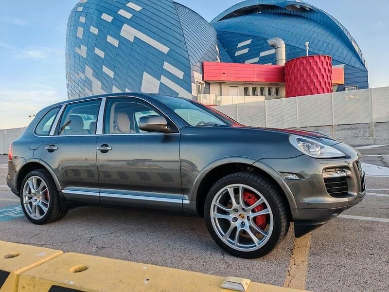 Grau Gebraucht 2007 Porsche Cayenne Turbo SUV | 28.900 € - Bild 1/4