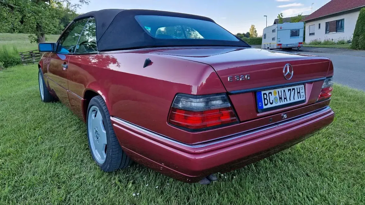 Gebraucht Mercedes E320 220 PS (161 kW) 1995 Rot Cabrio
