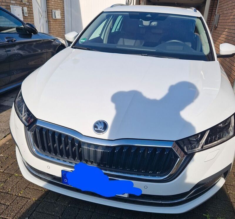 Weiß Gebraucht 2021 Skoda Octavia SE Kombi | 28.000 € (Teuer) - Bild 1/4