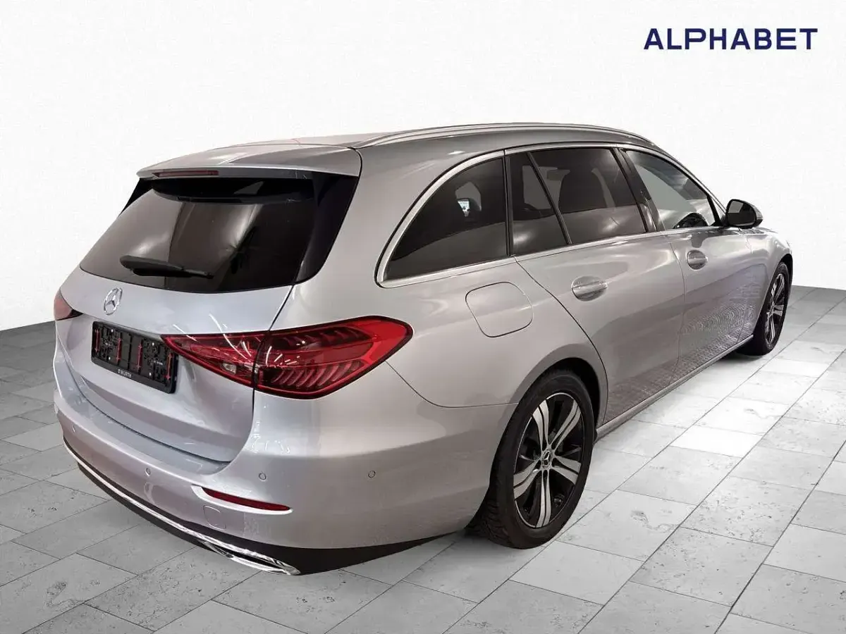 Gebraucht Mercedes C200 Avantgarde 163 PS (119 kW) 2023 Silber Kombi