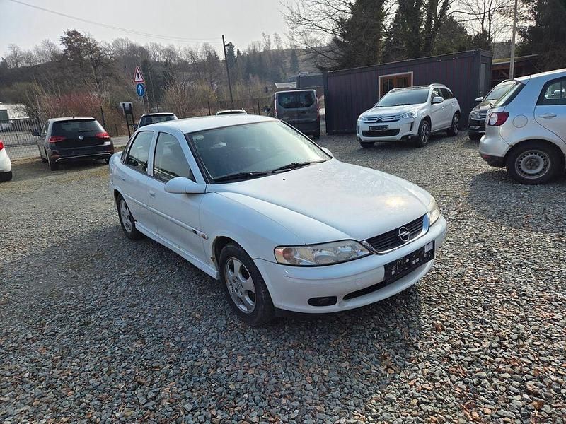 Gebraucht Opel Vectra Comfort 101 PS (74 kW) 1999 Weiß Limousine