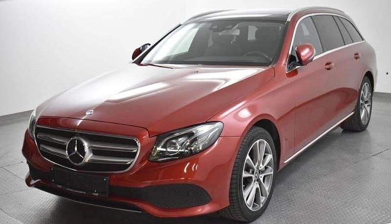 Rot Gebraucht 2017 Mercedes E400 Avantgarde Kombi | 22.400 € (Guter Preis) - Bild 1/4