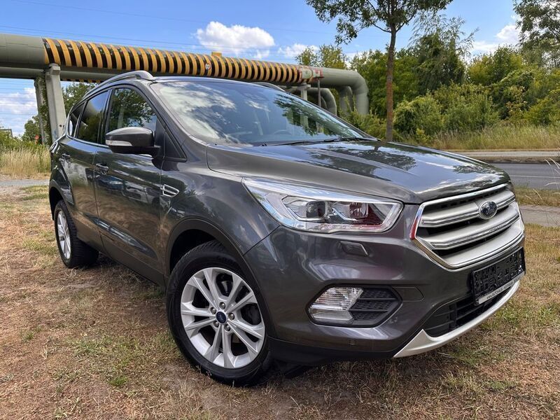Grau Gebraucht 2017 Ford Kuga Titanium SUV | 14.900 € (Guter Preis) - Bild 1/4