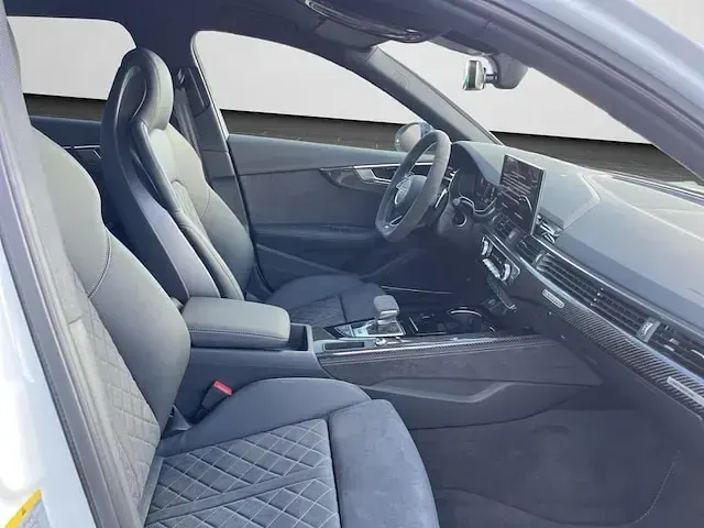 Gebraucht Audi RS4 Advanced 450 PS (330 kW) 2025 Gletscherweiß metallic (metallic) Kombi