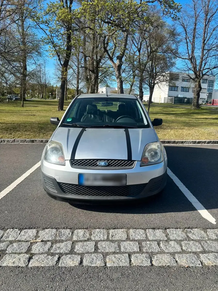 Gebraucht Ford Fiesta 60 PS (44 kW) 2005 Grau Kleinwagen