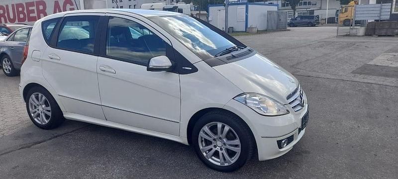 Weiß Gebraucht 2009 Mercedes A160 Avantgarde Van / Kleinbus | 1.990 € (Fairer Preis) - Bild 1/4