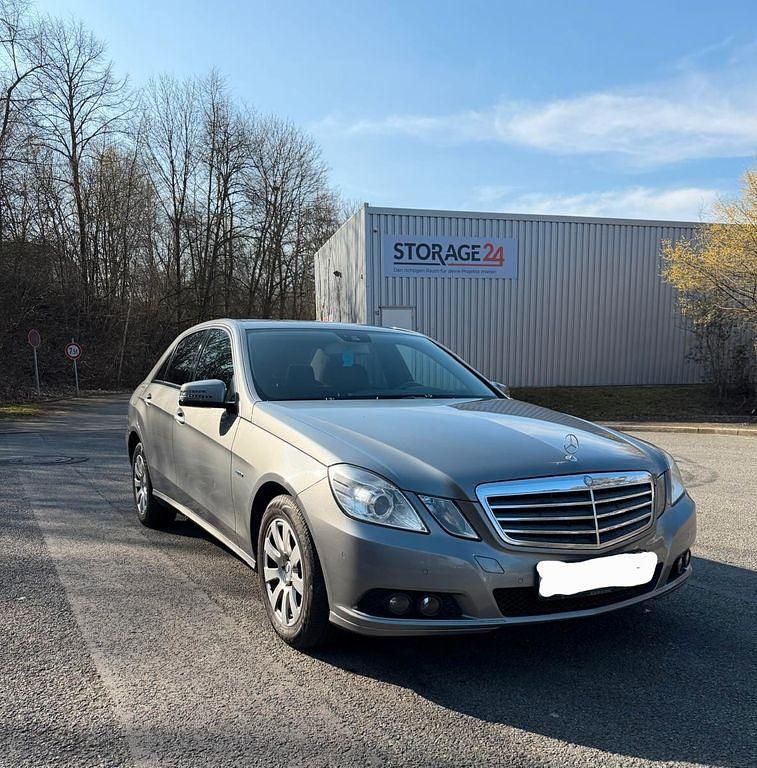 Gebraucht Mercedes E220 170 PS (125 kW) 2010 Grau Limousine