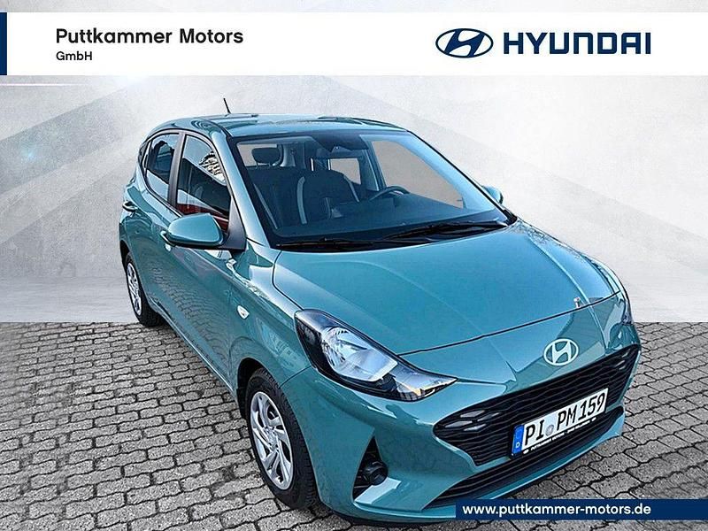 Gebraucht Hyundai i10 63 PS (46 kW) 2025 Mangrove green metallic Kleinwagen