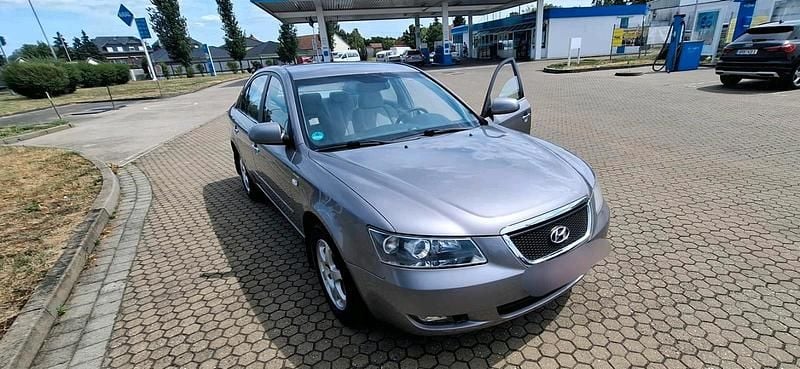 Grau Gebraucht 2006 Hyundai Sonata Limousine | 2.500 € - Bild 1/4