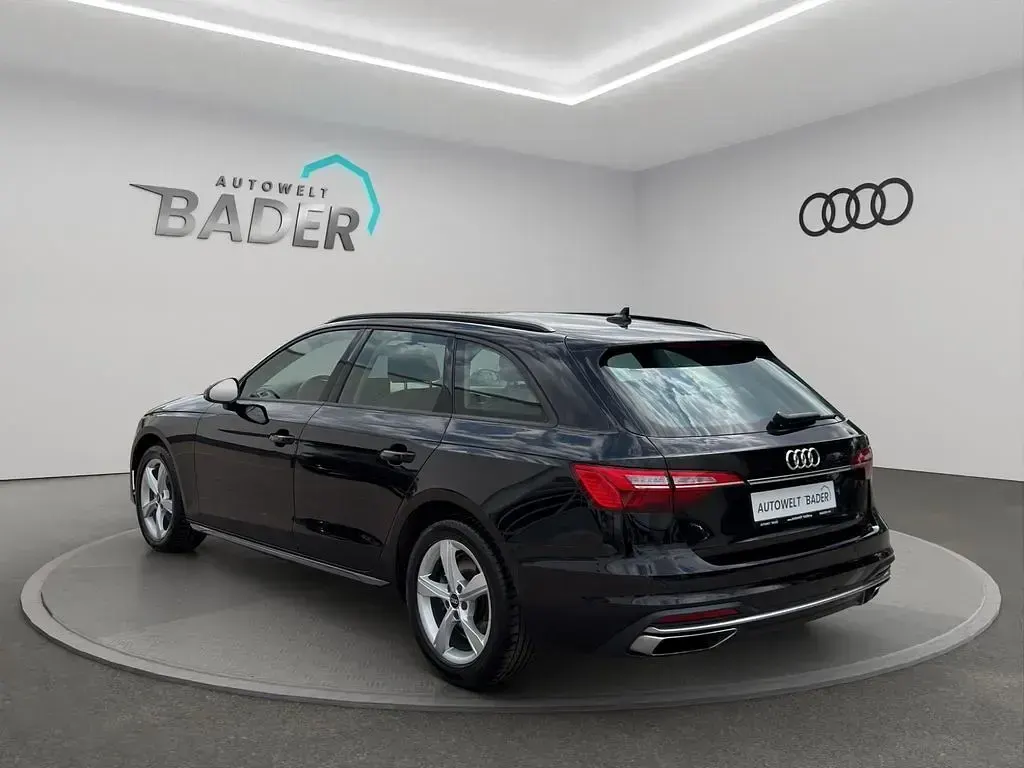 Gebraucht Audi A4 Advanced 163 PS (119 kW) 2022 Brillantschwarz Kombi