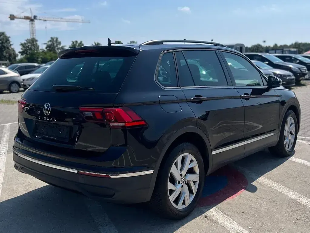 Gebraucht VW Tiguan Life 150 PS (110 kW) 2022 Schwarz SUV