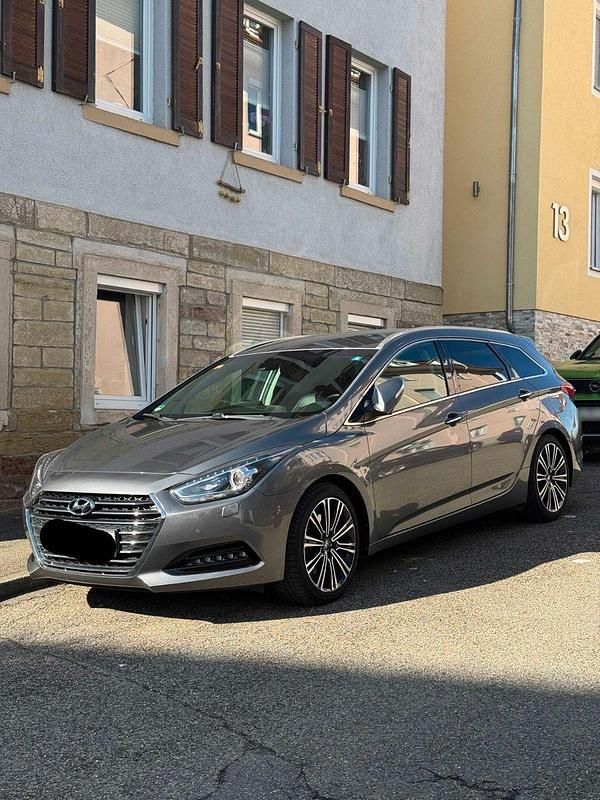 Gebraucht Hyundai i40 Premium 141 PS (103 kW) 2017 Grau Kombi