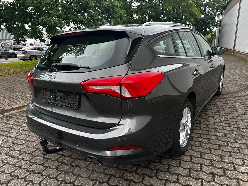 Gebraucht Ford Focus Cool & Connect 125 PS (91 kW) 2021 Grau Limousine