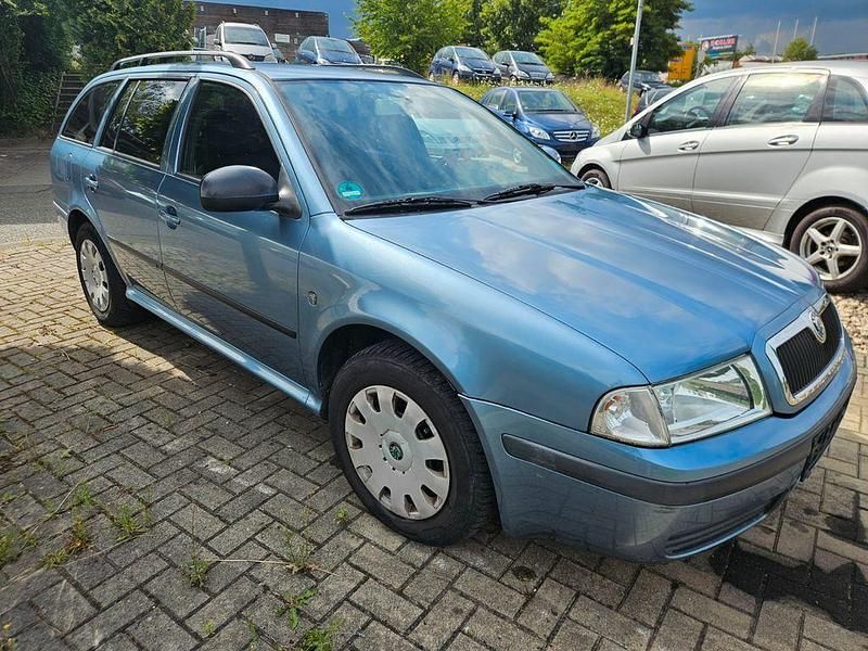 Grau Gebraucht 2010 Skoda Octavia Tour Kombi | 4.190 € (Superpreis) - Bild 1/4