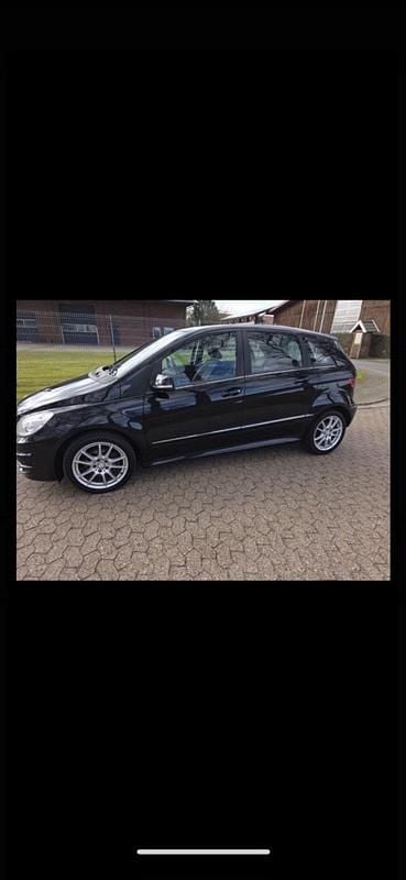 Gebraucht Mercedes B180 109 PS (80 kW) 2010 Schwarz Van / Kleinbus