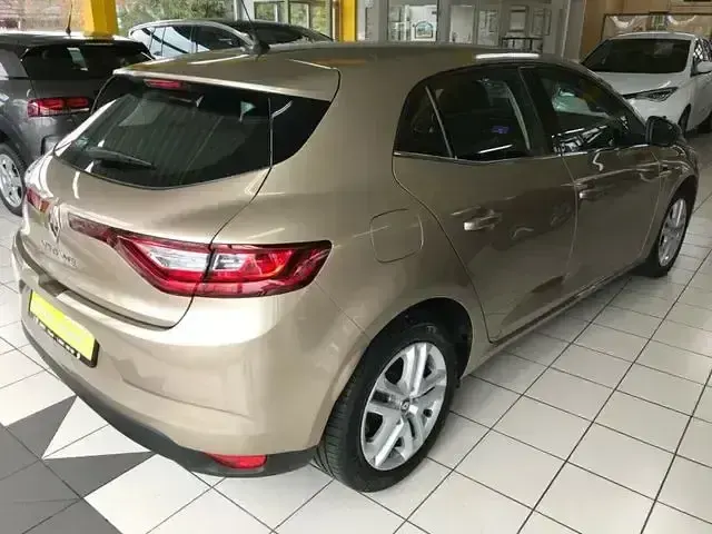 Używany Renault Mégane Experience 101 KM (74 kW) 2017 Beżowy Sedan/Limuzyna