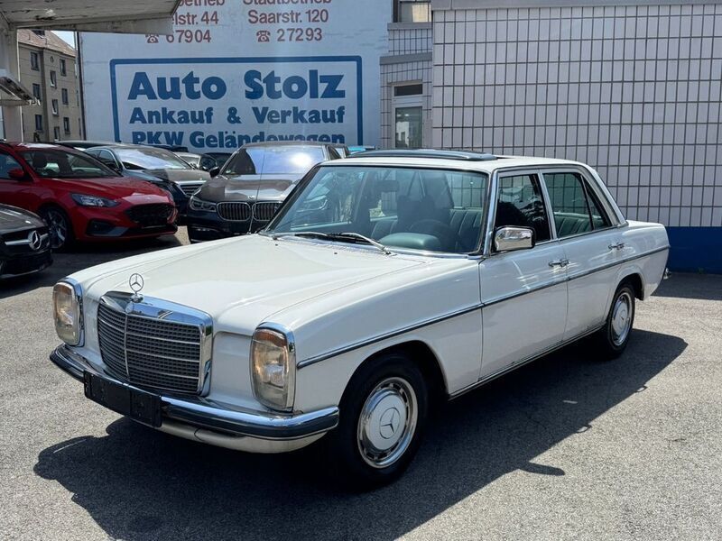 Weiß Gebraucht 1975 Mercedes 200 Limousine | 9.850 € - Bild 1/4