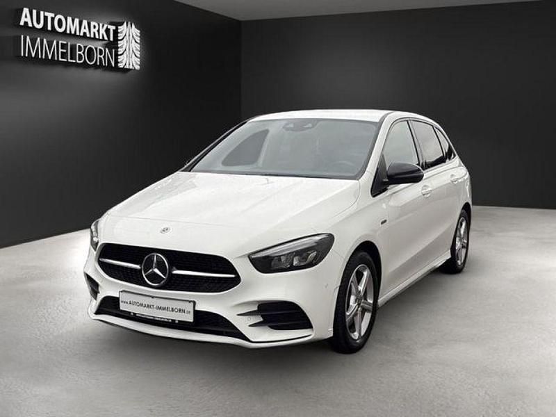 Usata Mercedes E250 AMG 218 CV (160 kW) 2021 Bianco Berlina