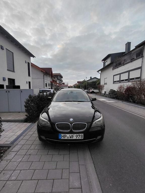 Gebraucht BMW 525 197 PS (144 kW) 2008 Schwarz Kombi