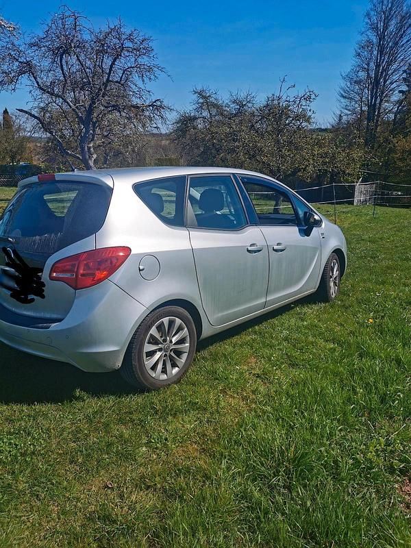 Gebraucht Opel Meriva 101 PS (74 kW) 2013 Silber Van / Kleinbus