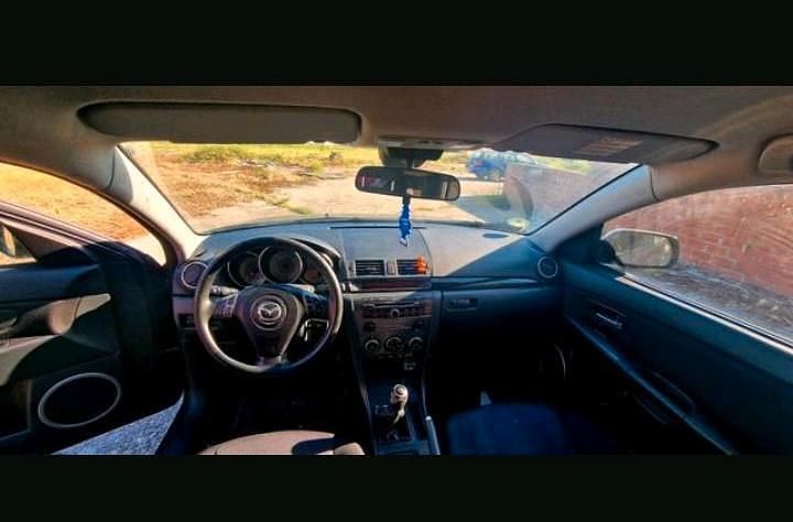 Grau Gebraucht 2006 Mazda 3 Kleinwagen | 1.800 € (Fairer Preis) - Bild 1/4