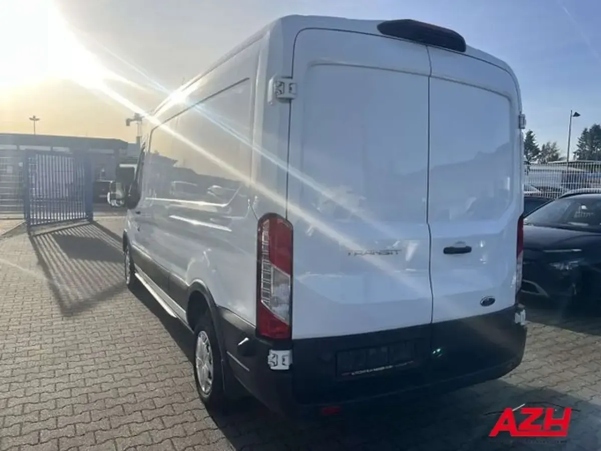 Używany Ford Transit Trend 131 KM (96 kW) 2023 Biały Minivan
