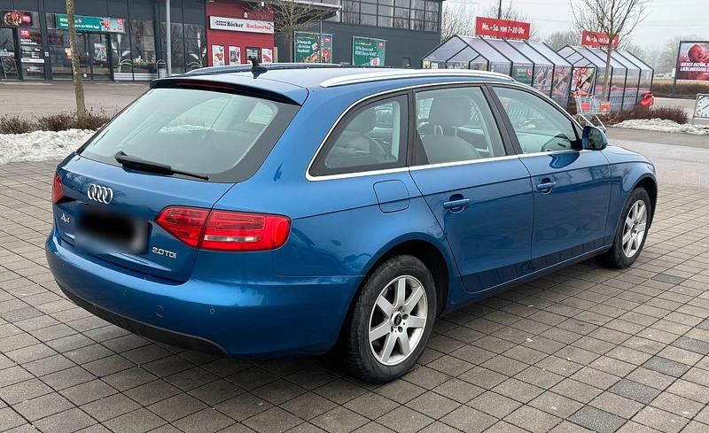 Gebraucht Audi A4 143 PS (105 kW) 2010 Blau Kombi