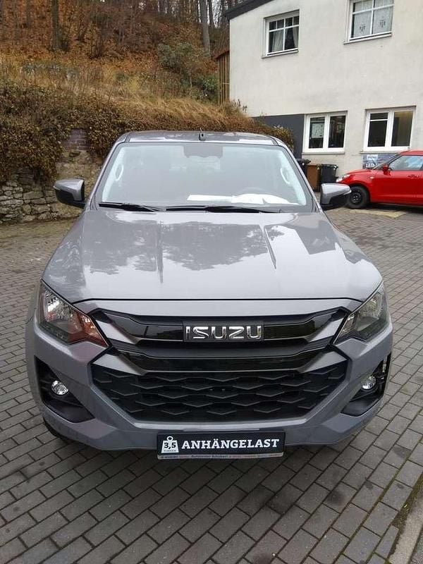 Kinabalu gray metallic Neu 2025 Isuzu D-Max Abholung | 42.062 € - Bild 1/4