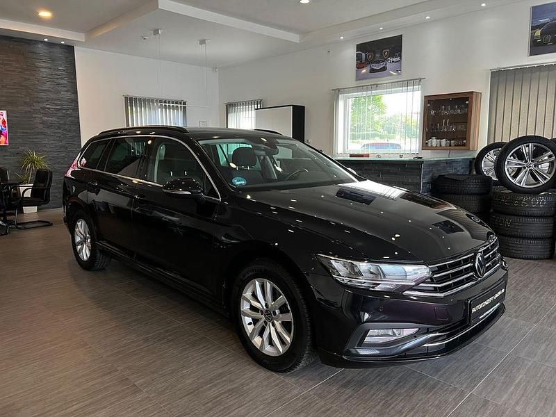 Gebraucht VW Passat 150 PS (110 kW) 2023 Schwarz Limousine