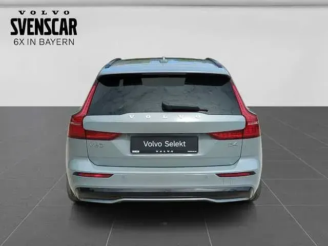 Używany Volvo V60 145 KM (106 kW) 2025 Kombi