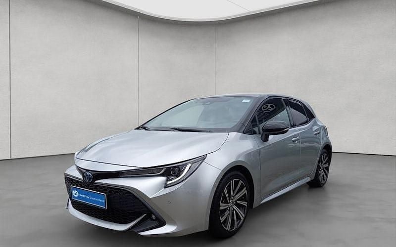 Silber Gebraucht 2022 Toyota Corolla Team Kombi | 24.690 € (Fairer Preis) - Bild 1/4