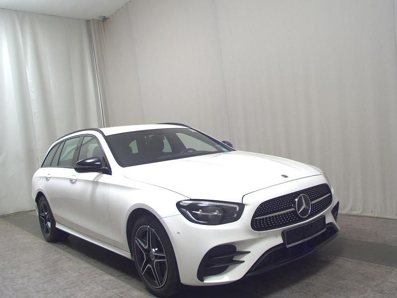Gebraucht Mercedes E300 AMG line 306 PS (225 kW) 2021 Weiss Limousine