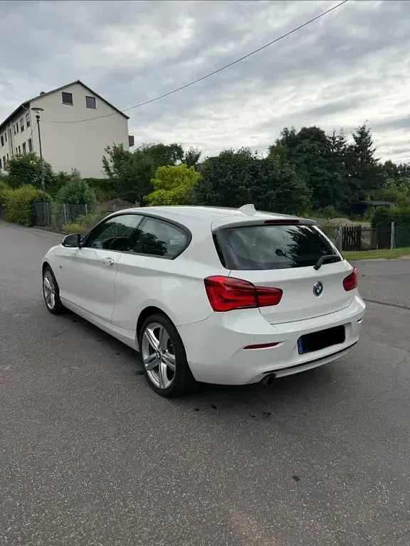 Gebraucht BMW 116 Sport Line 109 PS (80 kW) 2016 Weiß Kleinwagen