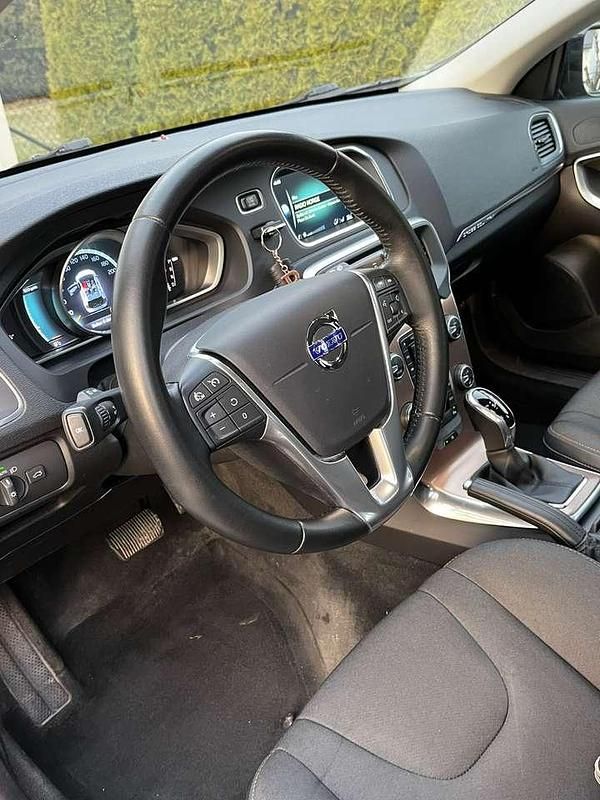 Gebraucht Volvo V40 CC Momentum 152 PS (111 kW) 2016 Grau Kombi