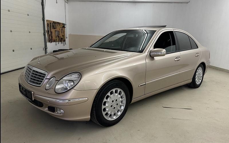 Gold Gebraucht 2003 Mercedes E200 Elegance Limousine | 2.790 € (Etwas zu teuer) - Bild 1/4