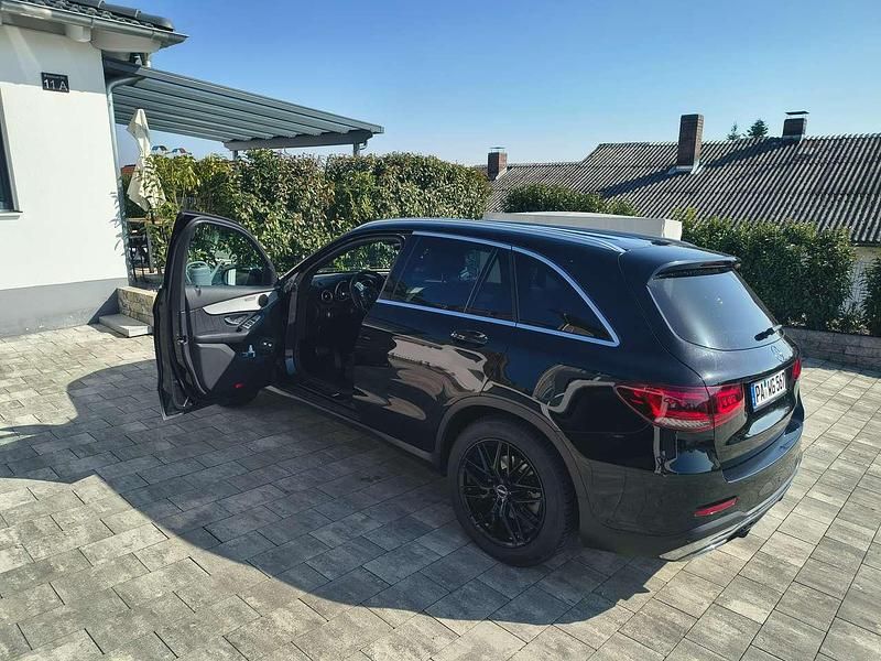 Gebraucht Mercedes GLC220 AMG line 194 PS (142 kW) 2020 Schwarz SUV