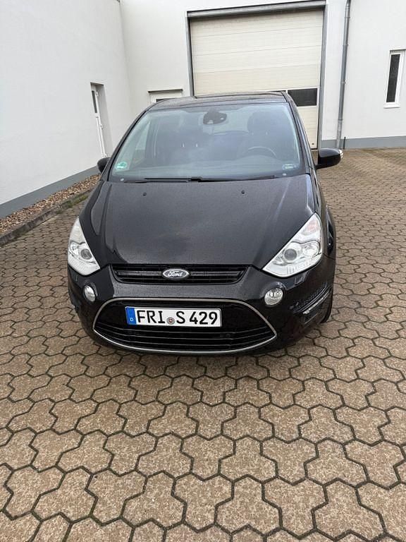 Schwarz Gebraucht 2013 Ford S-MAX Titanium Van / Kleinbus | 9.799 € (Teuer) - Bild 1/4