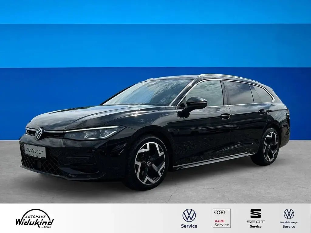 Gebraucht VW Passat R-line 150 PS (110 kW) 2025 Schwarz Kombi