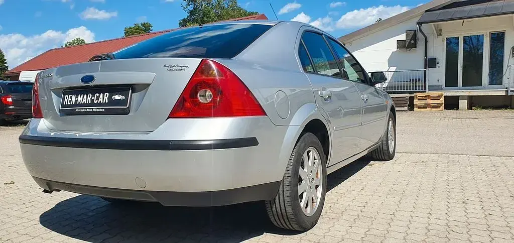 Gebraucht Ford Mondeo Futura 110 PS (80 kW) 2003 Silber Limousine