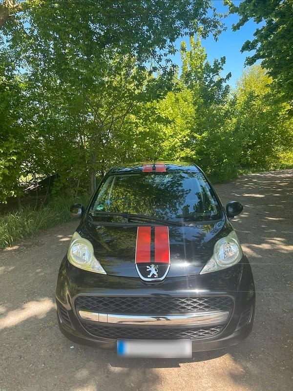 Gebraucht Peugeot 107 68 PS (50 kW) 2010 Schwarz Kleinwagen