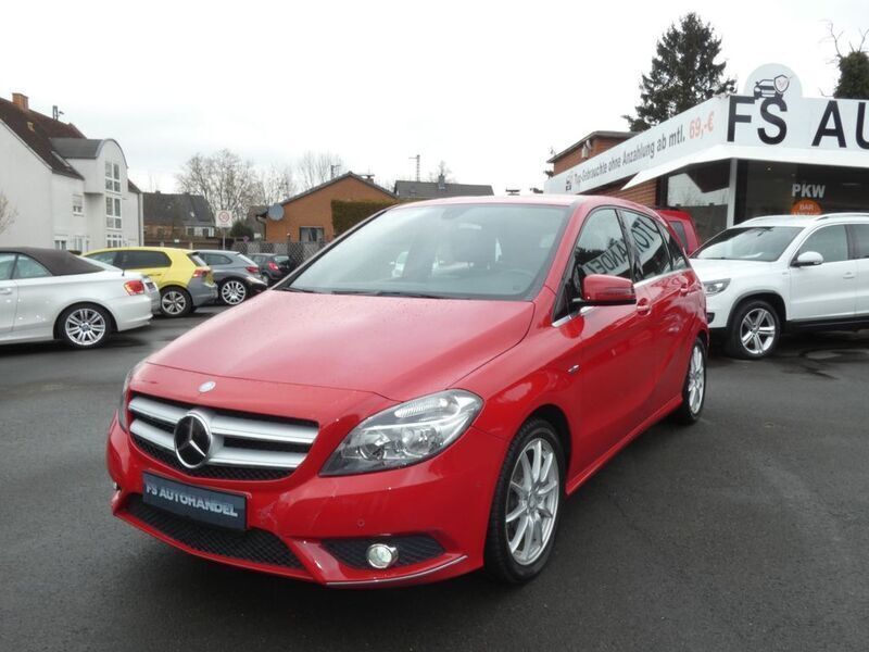 Rot Gebraucht 2012 Mercedes B180 Van / Kleinbus | 5.999 € (Superpreis) - Bild 1/4