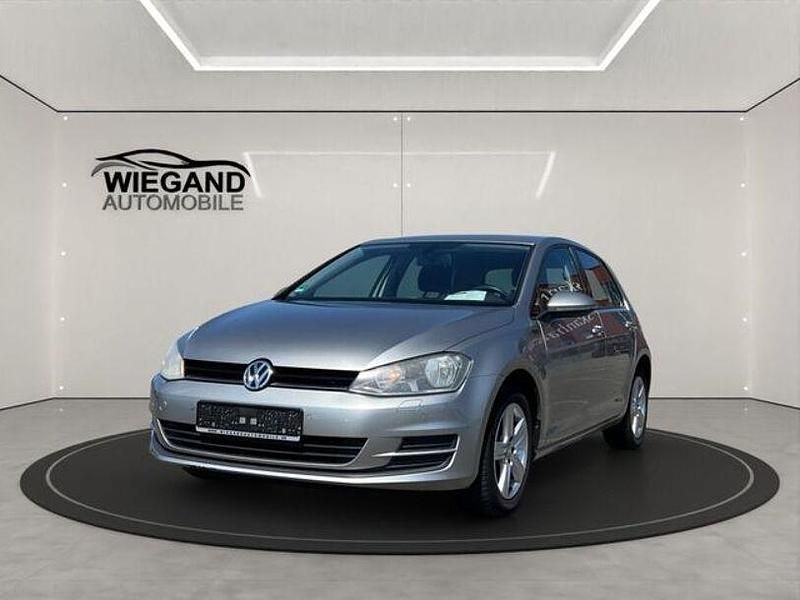 Silber Gebraucht 2013 VW Golf VII Comfortline Limousine | 9.490 € (Fairer Preis) - Bild 1/4