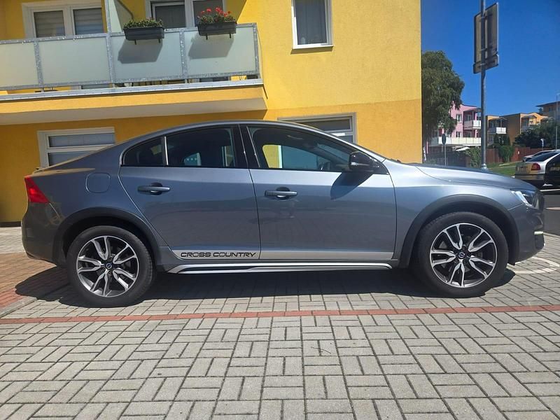 Grau Gebraucht 2017 Volvo S60 CC Limousine | 13.600 € - Bild 1/4