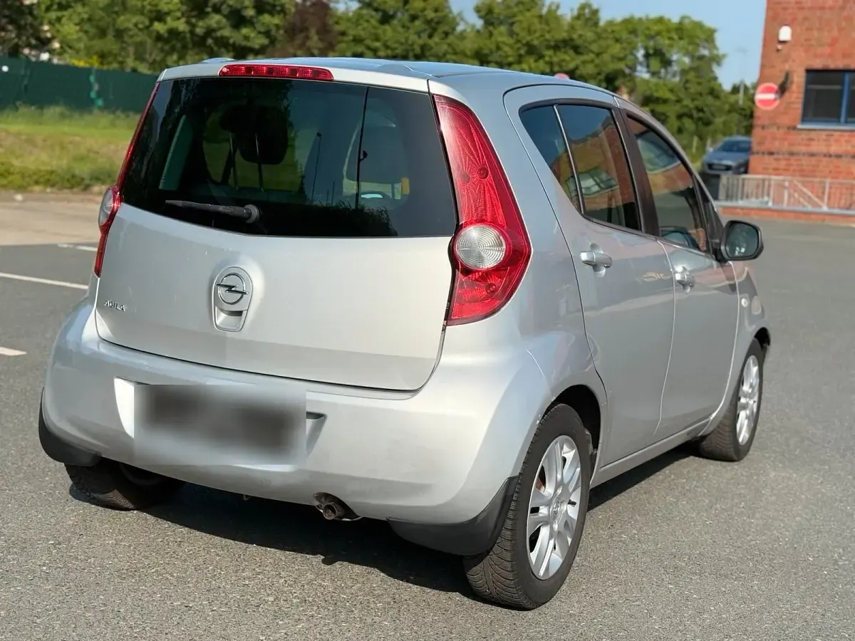 Gebraucht Opel Agila 95 PS (69 kW) 2011 Silber Kleinwagen