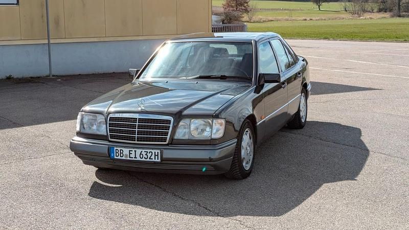 Gebraucht Mercedes E320 220 PS (161 kW) 1994 Schwarz Limousine