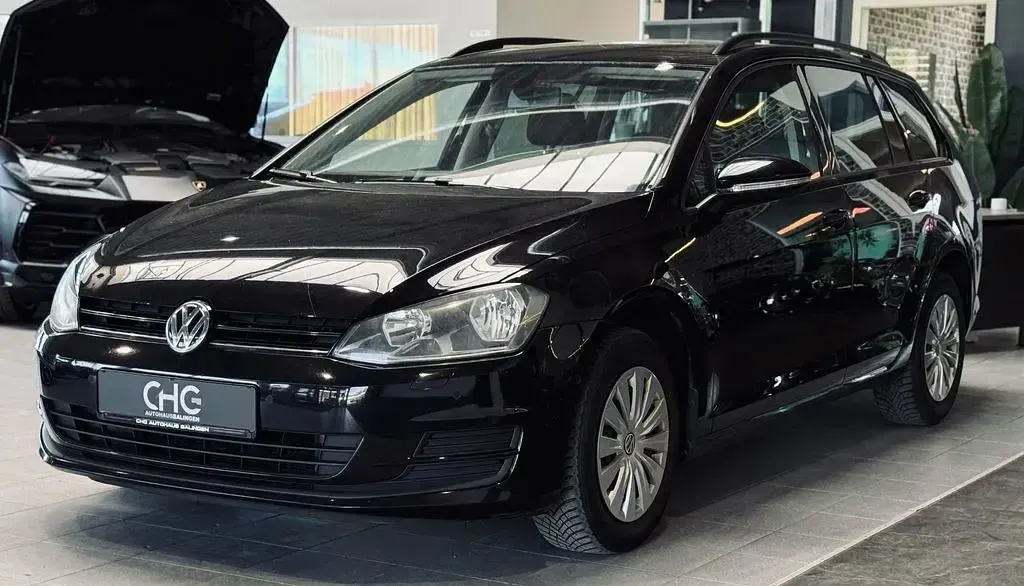 Gebraucht VW Golf VII S 105 PS (77 kW) 2014 Deep black perleffekt Kombi