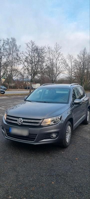 Grau Gebraucht 2016 VW Tiguan Sportline SUV | 8.900 € (Superpreis) - Bild 1/4