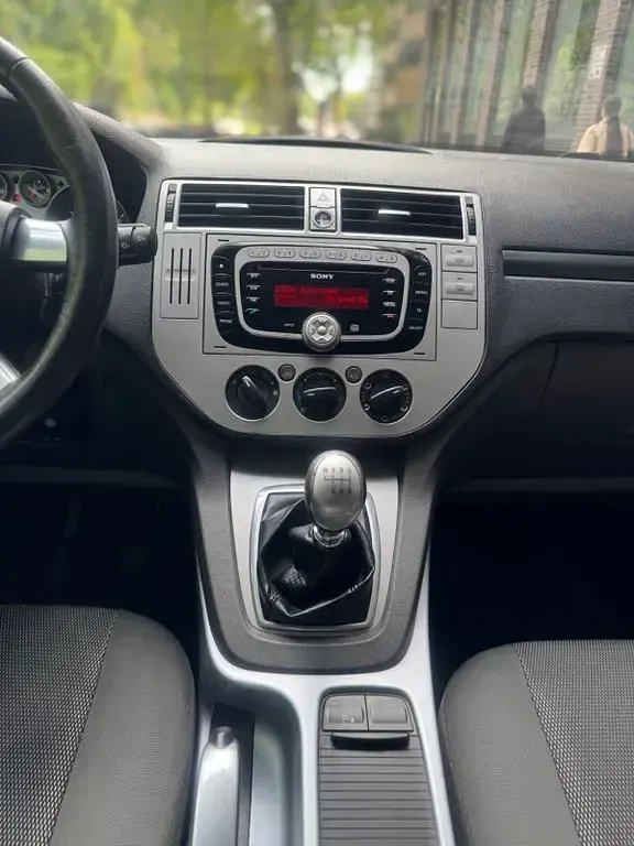 Gebraucht Ford Kuga Individual 140 PS (102 kW) 2012 Schwarz SUV