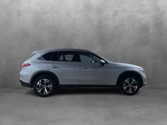 Gebraucht Mercedes GLC300 204 PS (150 kW) 2023 Metalliclack hightechsilber SUV